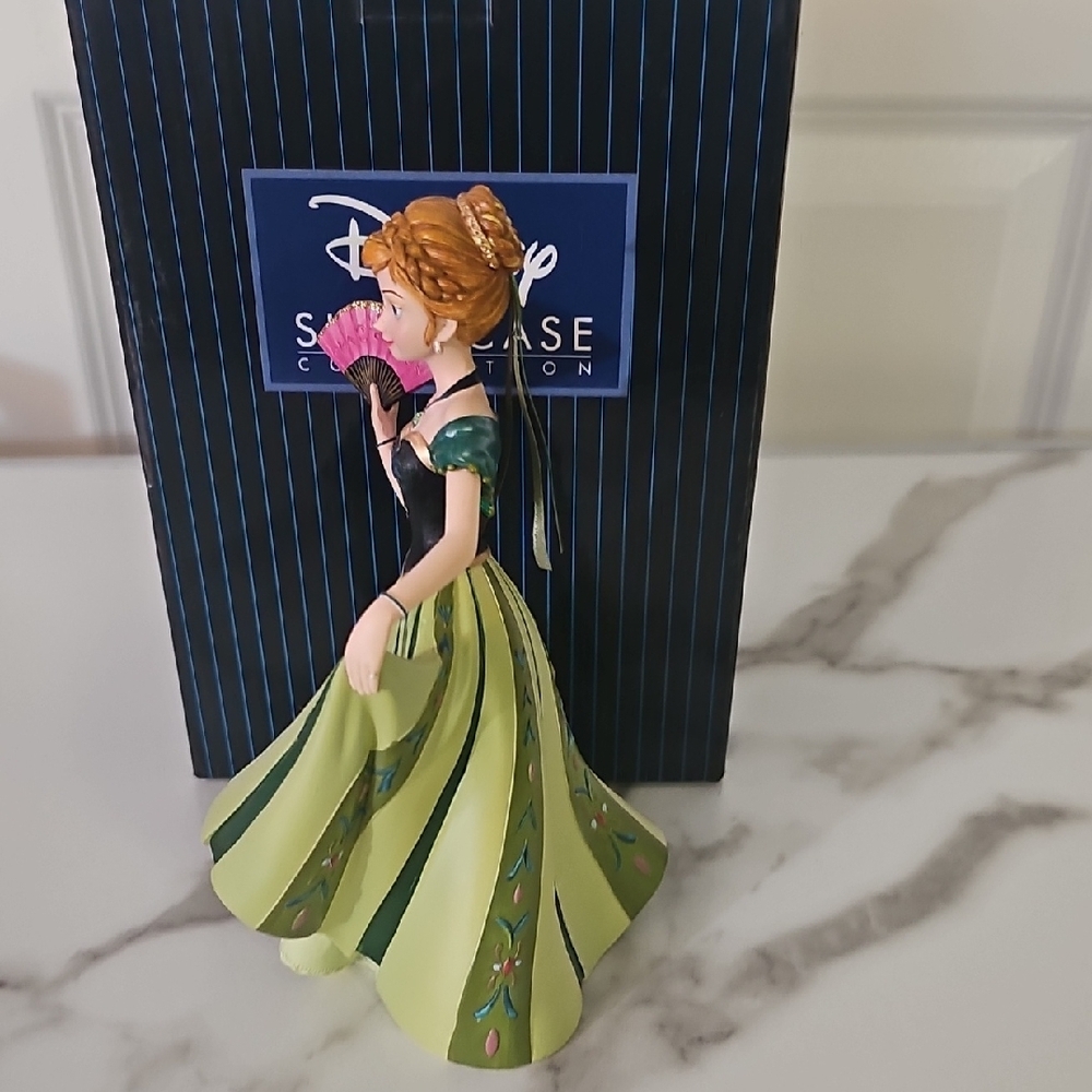 Disney Princess Anna Disney Showcase Figure - Picture 2 of 7